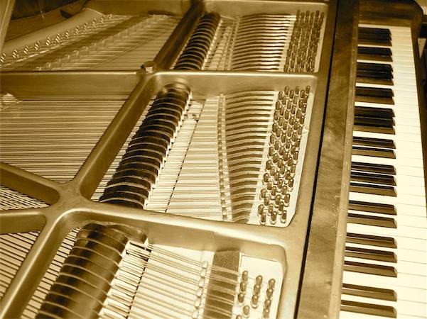Guitare acoustique, Piano