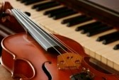 Chant, Clavier, Composition, Flûte à bec, Guitare acoustique, Piano, Solfège