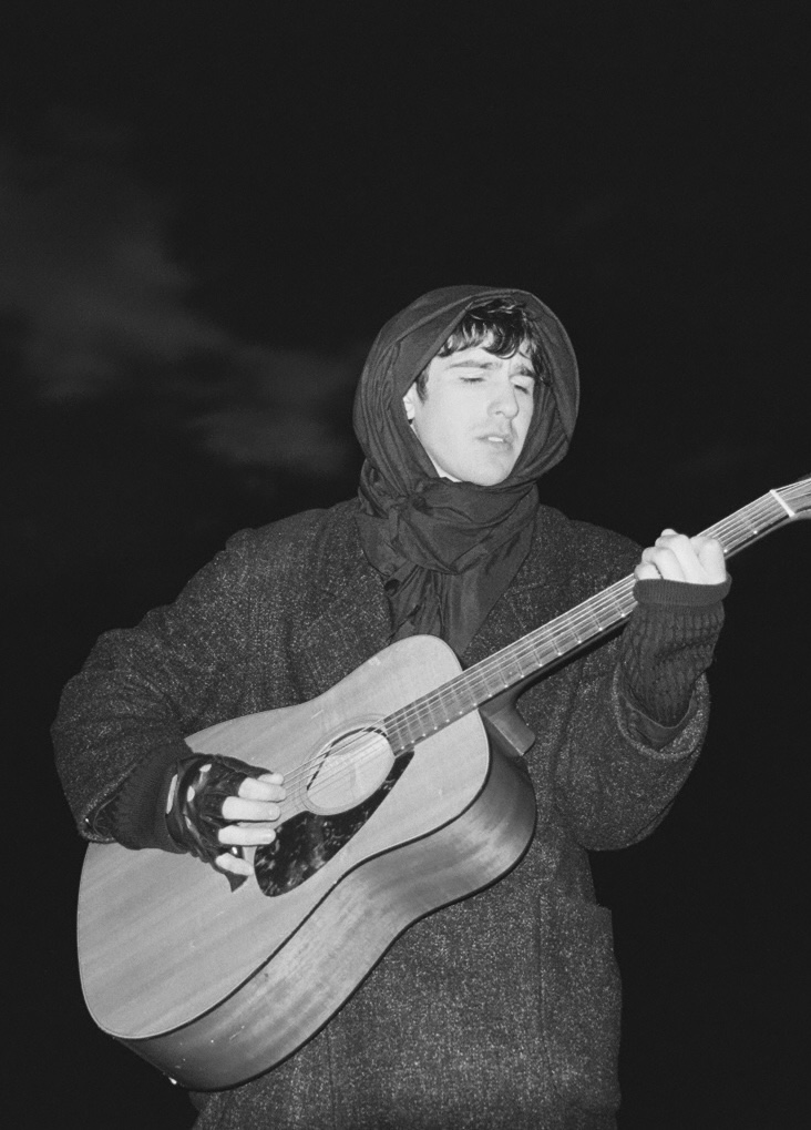 Batterie, Composition, Guitare acoustique, Guitare basse, Guitare électrique, Percussions, Piano