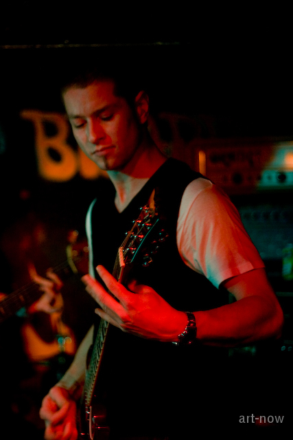 Guitare acoustique, Guitare électrique